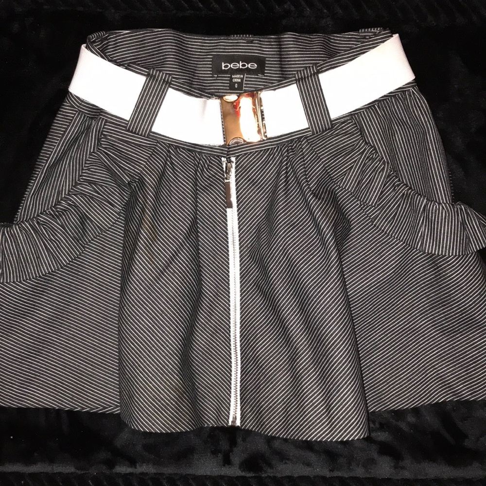 🔴. Bebe Front ZIP Skirt